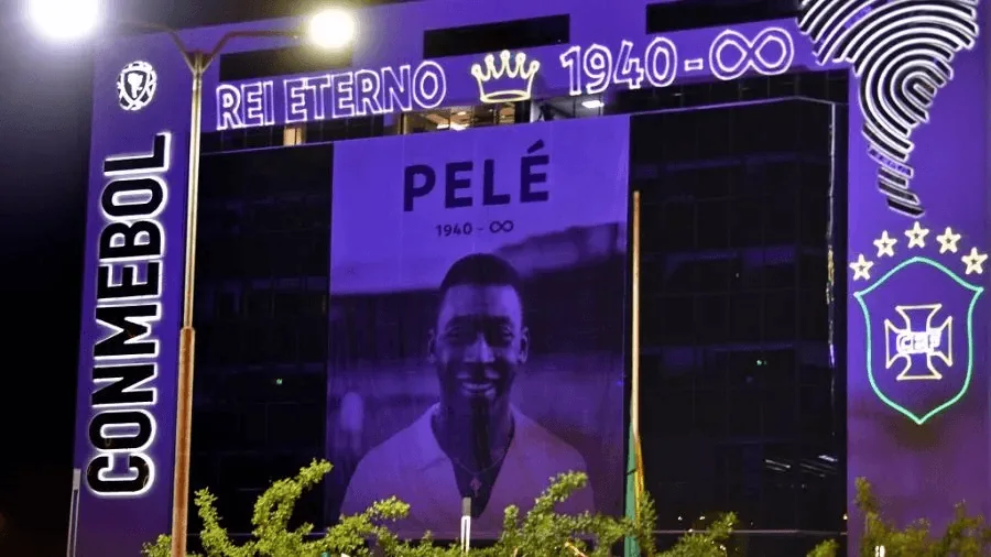 Pelé tribute display